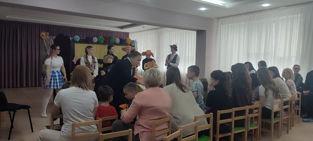 17 04 26 5 звітна конференція виробнича практика корекційно реабілітаційна перегляд вистави СП 4к.png